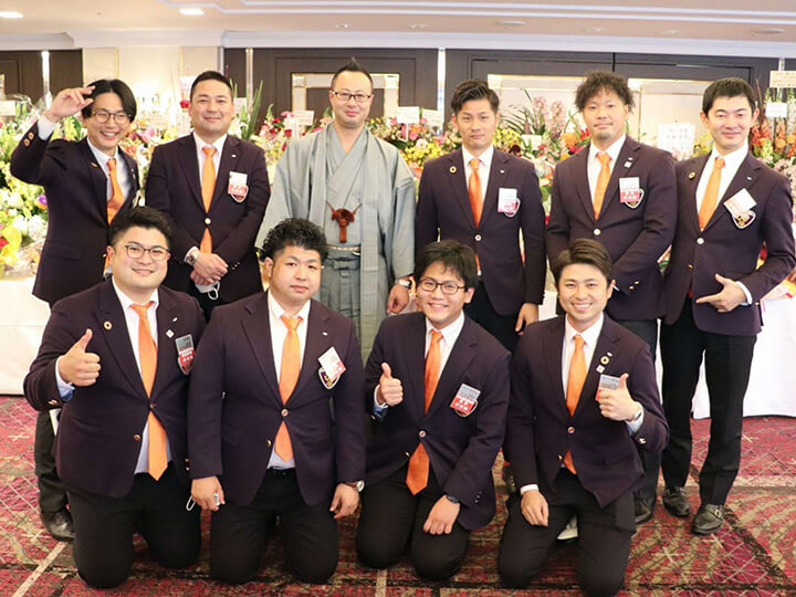 大学時代より部活で茶道をしておりまして、茶道関係でたまたま裏千家の淡交会青年部に入会致しました。青年部入会後、京都JCに入会されておりました諸先輩方より入会してみないかとお誘いがあり、入会を決めました。