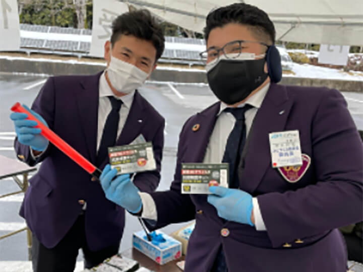 まずは、京都JCに入らなければ出会う方々との交流や親交が魅力でした。とくに、同期入会のメンバーとは大人になってからの友人として他にない絆を感じます。JCIが掲げる目標と、議員としての目標は似ているところがあり、頼もしい仲間と共に社会の発展のために活動できるのはとても有意義だと思います。