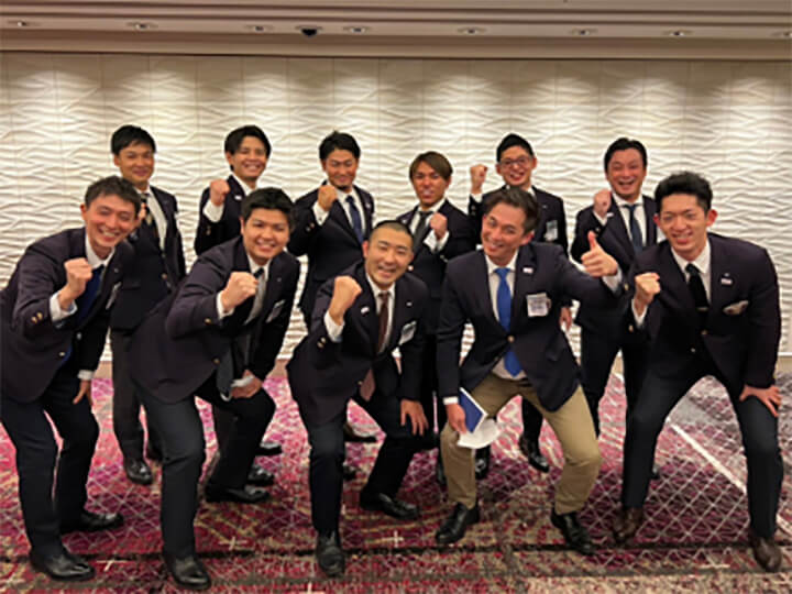 私は新卒で入社し、変わらず現職に務めているため、他業種の事をあまり知る機会がありませんでしたが、京都JCに入会し、他業種の方との会話はとても勉強になり、人生において、多くの学びと気づきの場となります。また、プレゼンテーションにおいて話し方や間合いの取り方、声のトーンは特に勉強になります。合わせてPCも青年会議所活動に参加することで多く使用しますので、スキル向上にも繋がります。