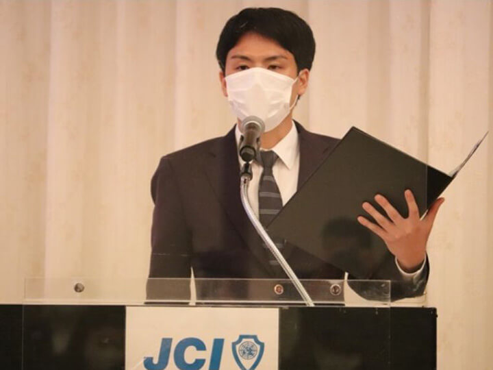 京都JCのOBである、父親からの勧めによるものです。30代を迎え、漠然と日々を過ごすだけでなく、明確な目標に向かって切磋琢磨できる環境に身を置きたいと、自分自身も感じていた矢先に父親から打診がありましたので、迷わず入会を決意しました。